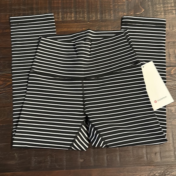 Lululemon Wonder Under Crop HR - Picture 3 of 4